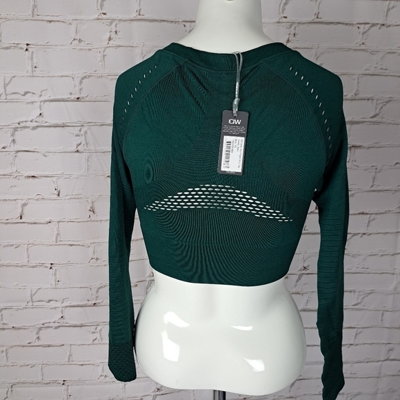 𝅺ICANIWILL (Iciw) Dynamic Seamless Crop Top - Picture 5 of 8
